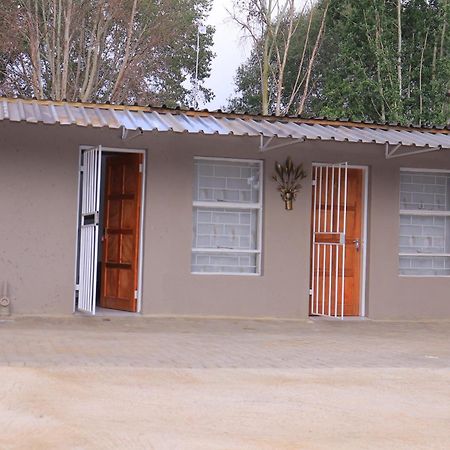 Prax Guest House Vanderbijlpark Exterior foto