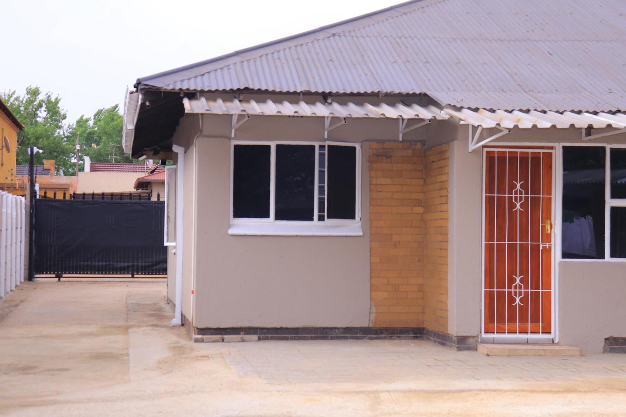 Prax Guest House Vanderbijlpark Exterior foto