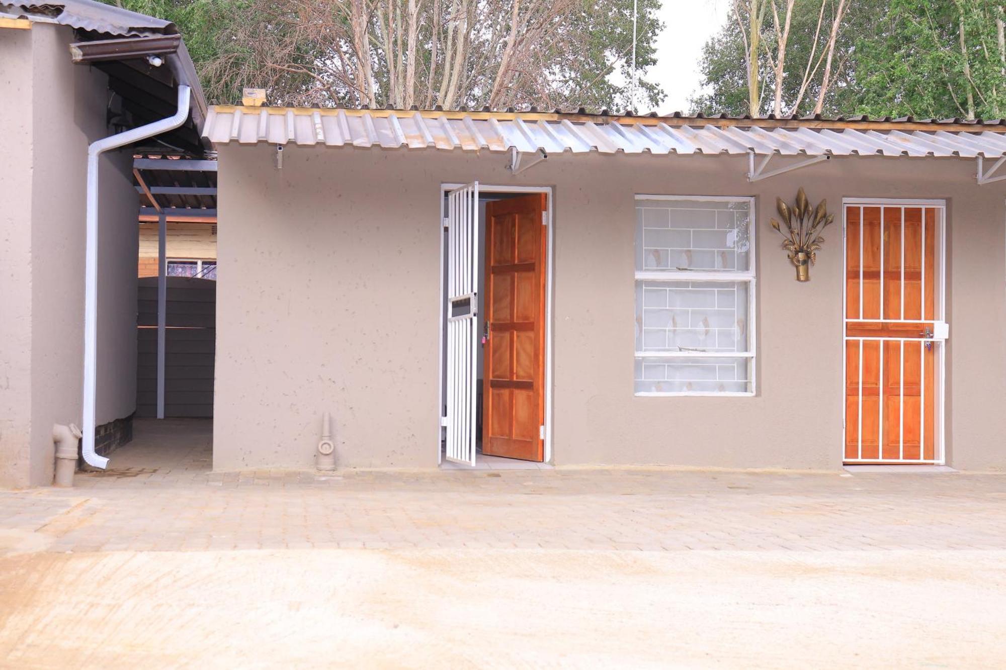 Prax Guest House Vanderbijlpark Exterior foto